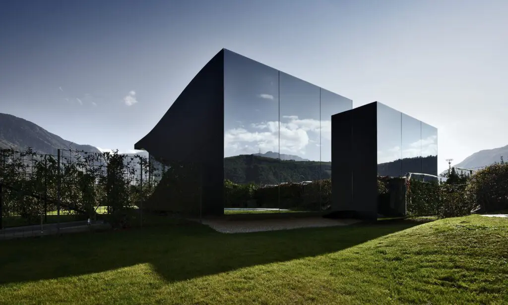Nest Italy: Mirror Residence