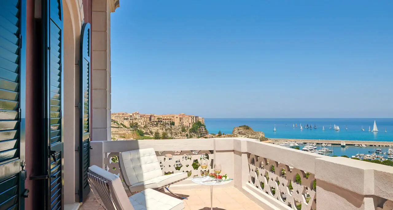 Nest Italy: Hotel in Tropea overlooking the sea