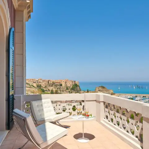 Nest Italy: Hotel in Tropea overlooking the sea