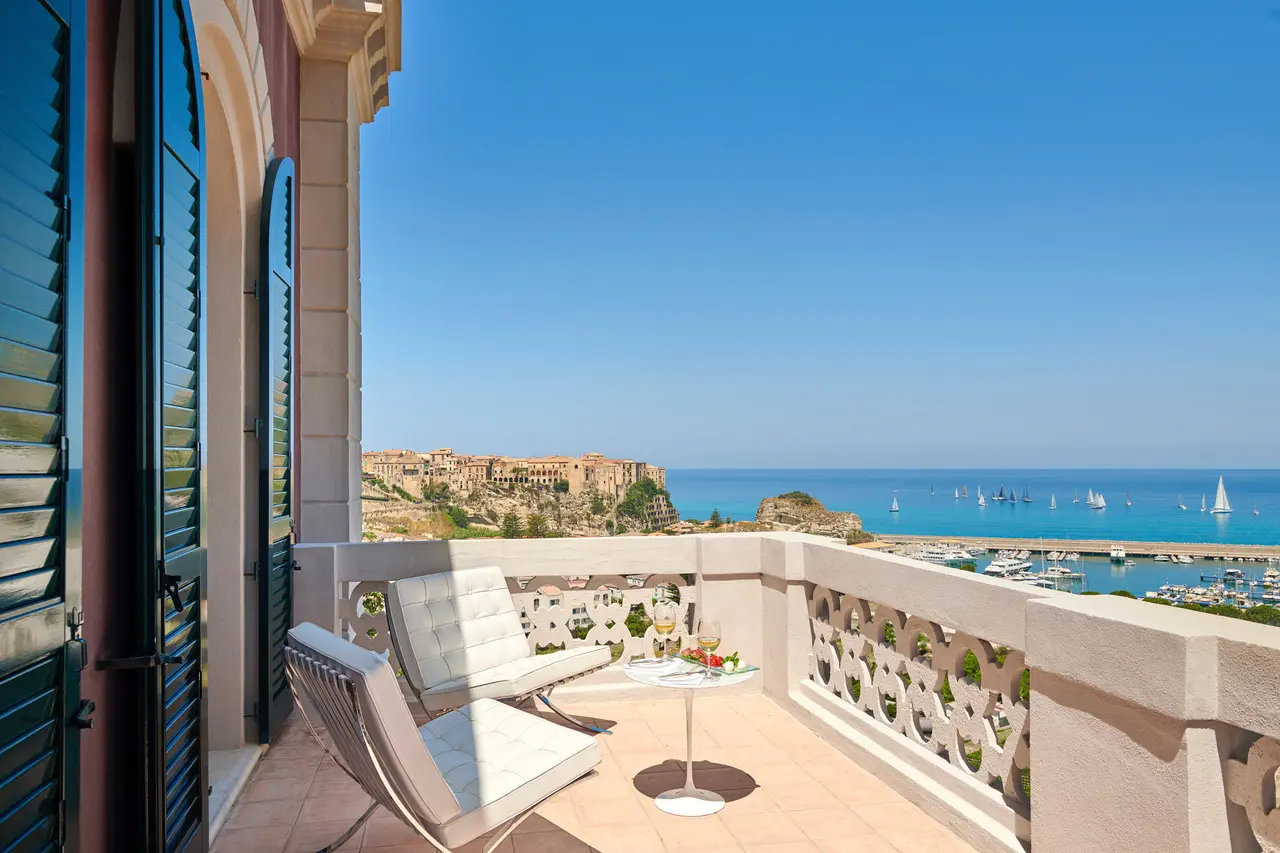 Nest Italy: Hotel in Tropea overlooking the sea