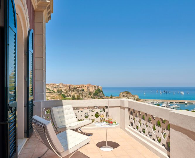 Nest Italy: Hotel in Tropea overlooking the sea