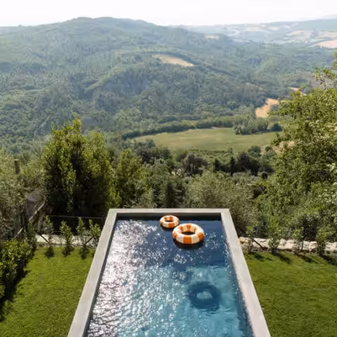 Nest Italy: Villa perched on the edge of a small village