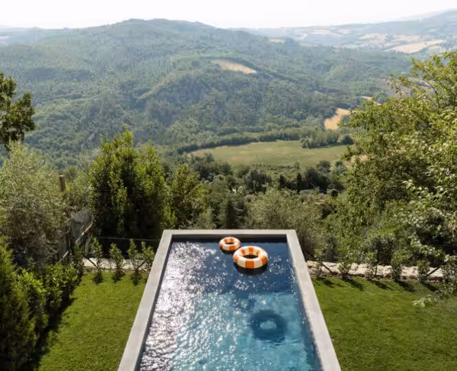 Nest Italy: Villa perched on the edge of a small village