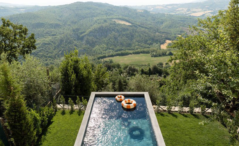 Nest Italy: Villa perched on the edge of a small village
