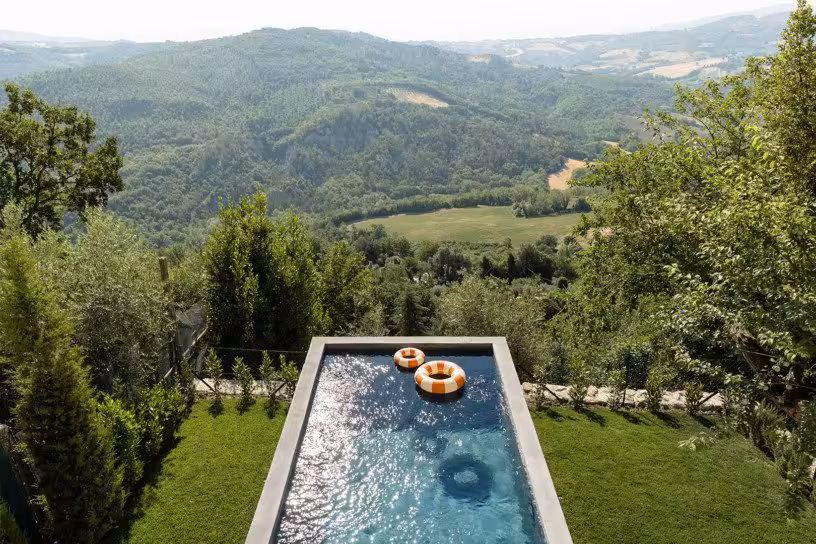 Nest Italy: Villa perched on the edge of a small village